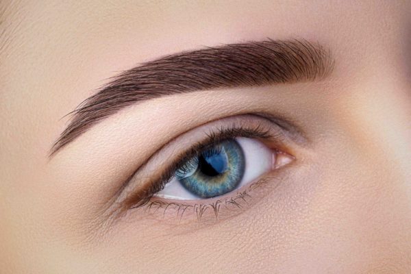 Paupière femme  PAUPIÈRES 1 shutterstock 641399329 scaled 600x400  PAUPIÈRES 1 shutterstock 641399329 scaled 600x400